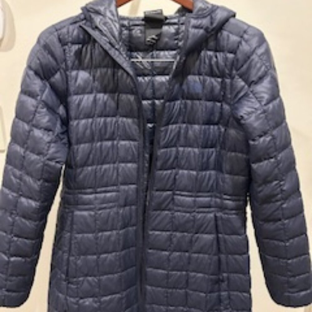 Essentially NEW Women's Size M North Face Jacket - Dark Blue